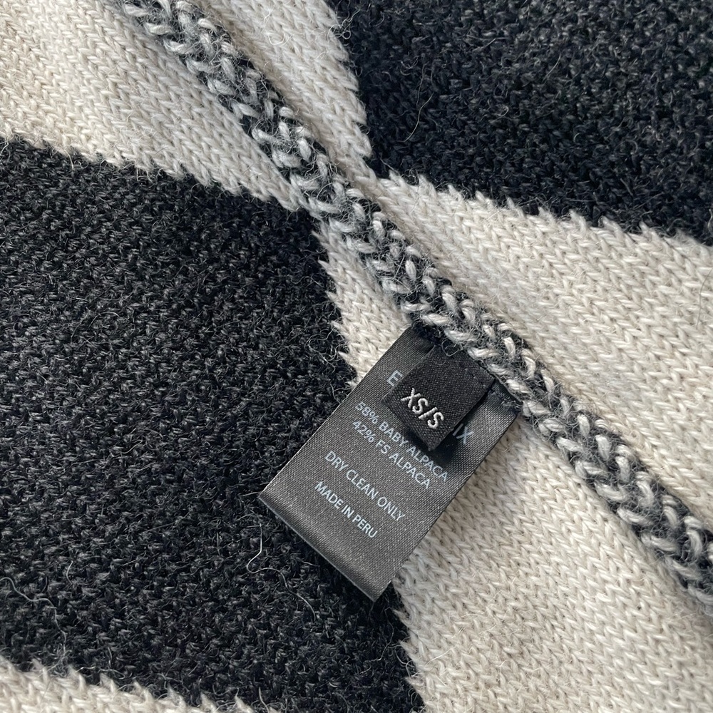 Chic Black and White Argyle Women's Alpaca Oversize Cardigan - Picture 3 of 5